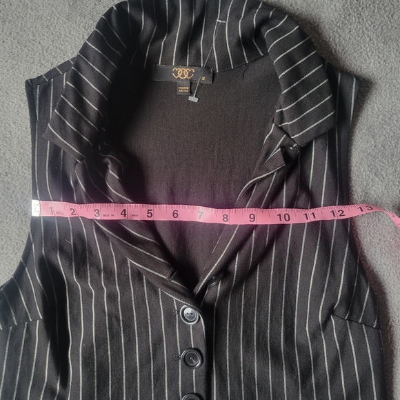 black cropped vest with white stripes - Picture 3 of 6